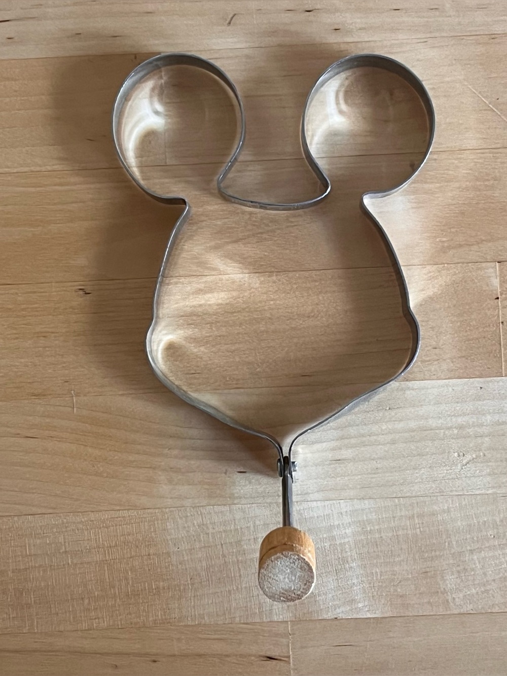 Disney Chef Mickey Mouse Egg and Pancake Ring Mold Metal Wood Handle